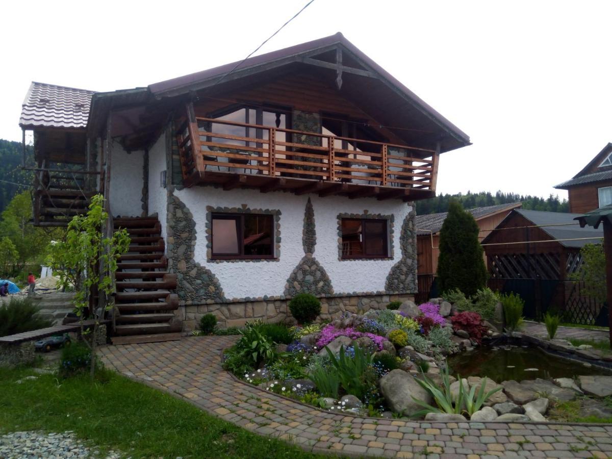Апартаменти "У Кузьмича" 1 Mykulytjyn Exteriör bild