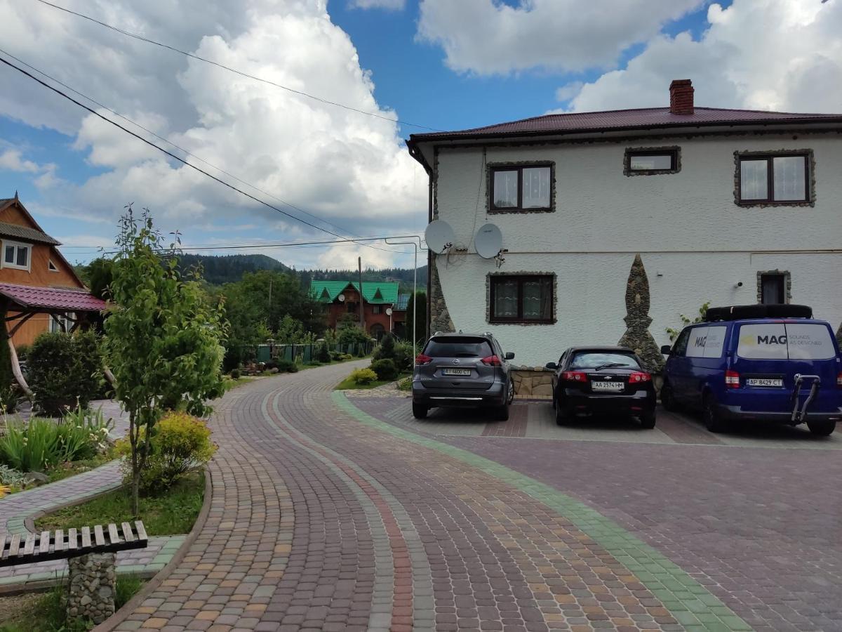 Апартаменти "У Кузьмича" 1 Mykulytjyn Exteriör bild