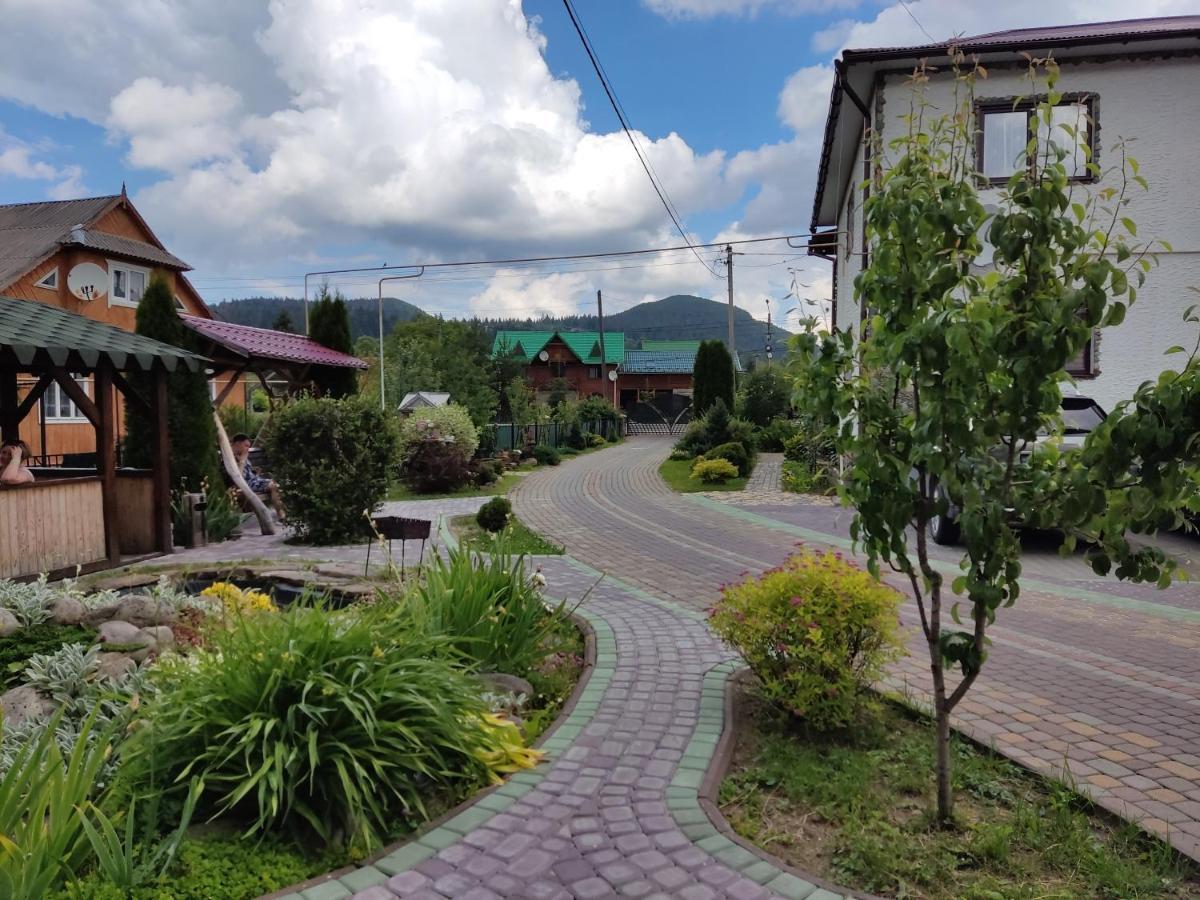 Апартаменти "У Кузьмича" 1 Mykulytjyn Exteriör bild