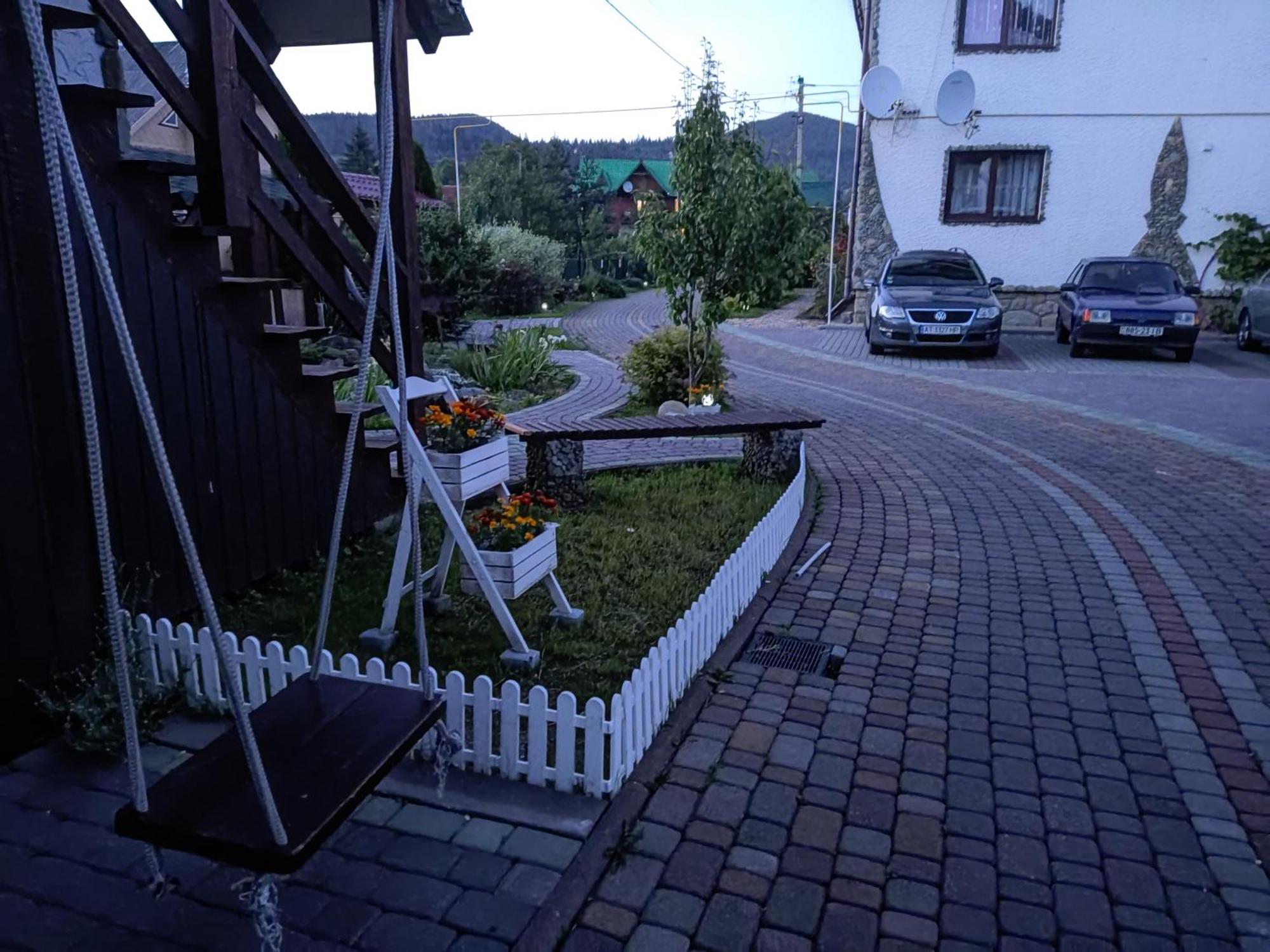Апартаменти "У Кузьмича" 1 Mykulytjyn Exteriör bild