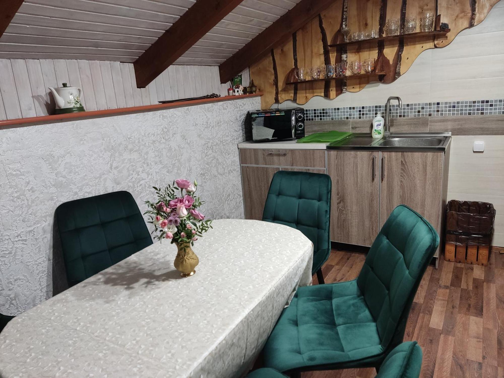 Апартаменти "У Кузьмича" 1 Mykulytjyn Exteriör bild